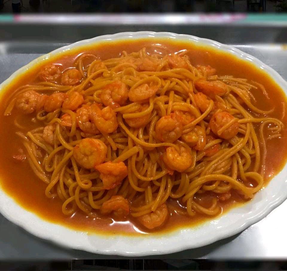 Spaguetti con Pollo Y Cerdo