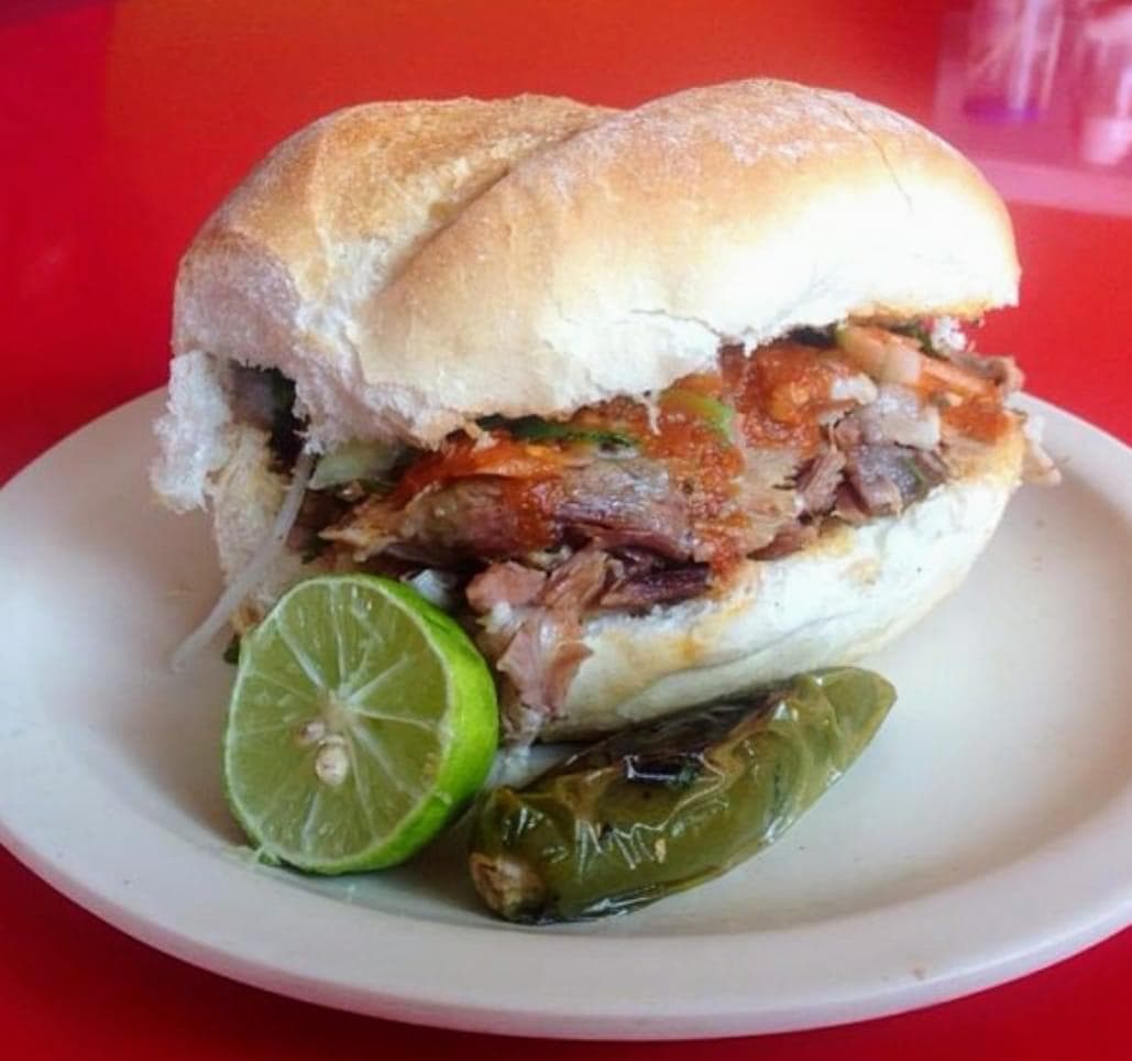 Combo Torta de Birria + Consomé