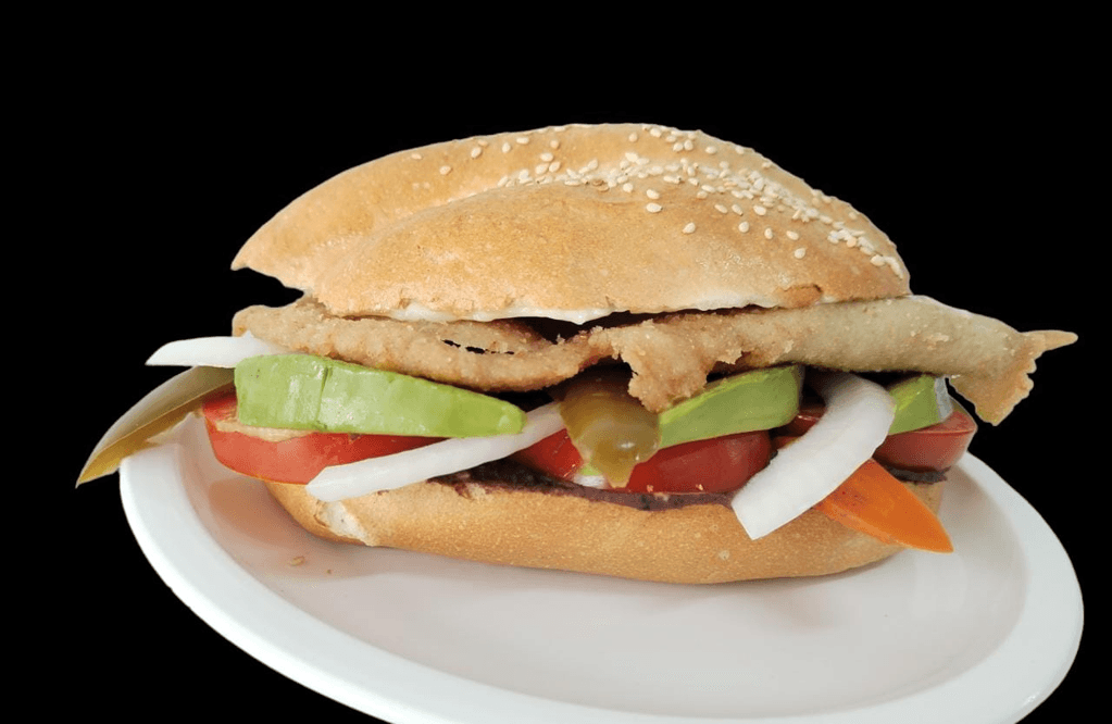 Torta con Milanesa de Puerco