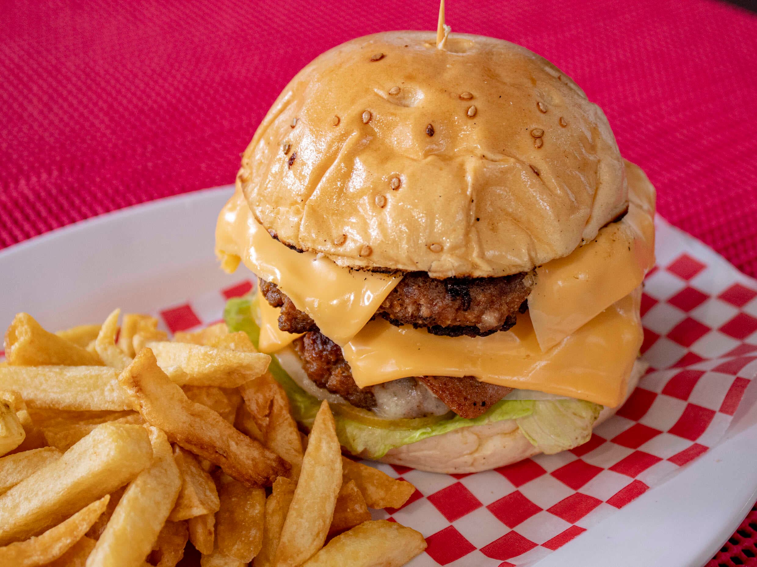Combo - Hamburguesa Doble Carne + Papas Fritas