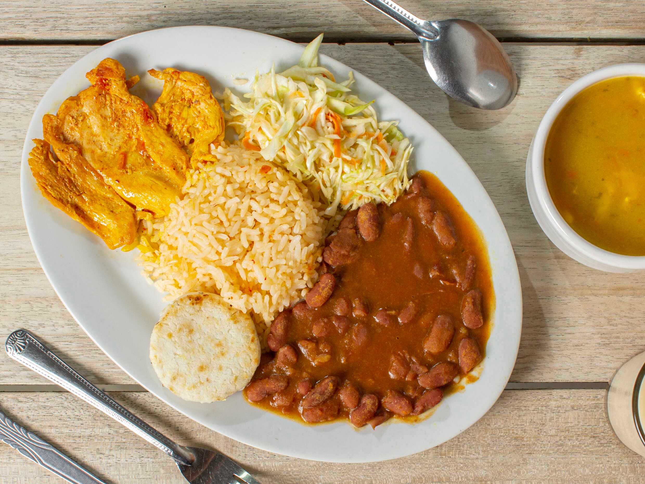 Almuerzo con Pollo