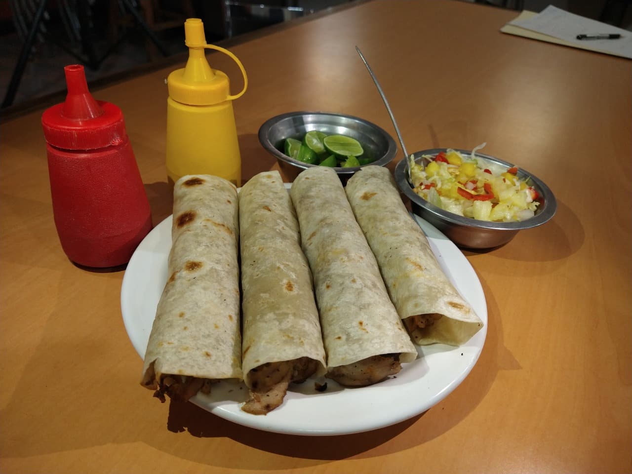 1 TORTA CON QUESO + 2 TACOS ESPECIALES