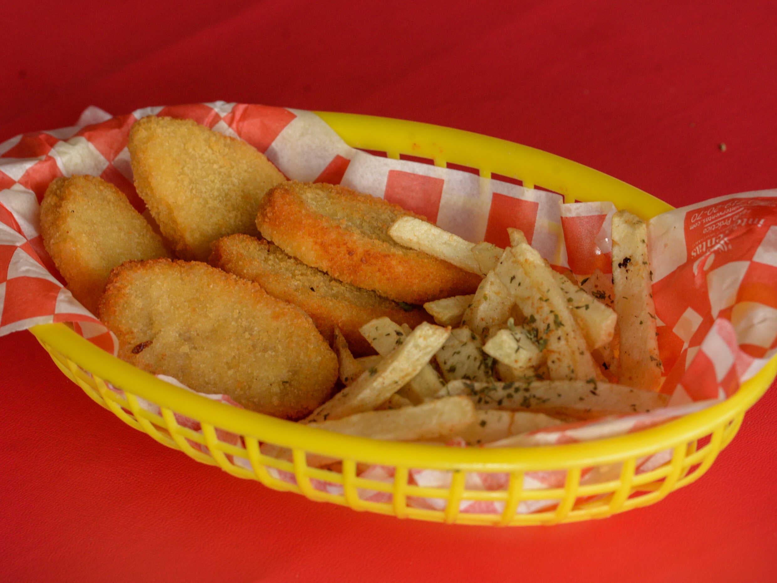 Nuggets de Pollo con Papas a la Francesa