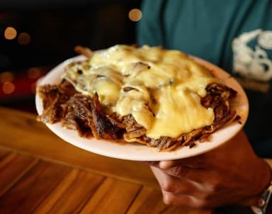 MEGA NACHOS DE ARRACHERA