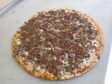 Pizza de Campiñones y Carne Molida