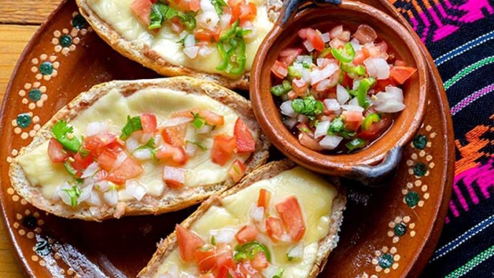 Molletes Salados