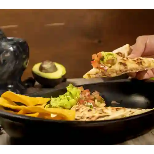 Quesadilla de Machaca con bebida Gratis