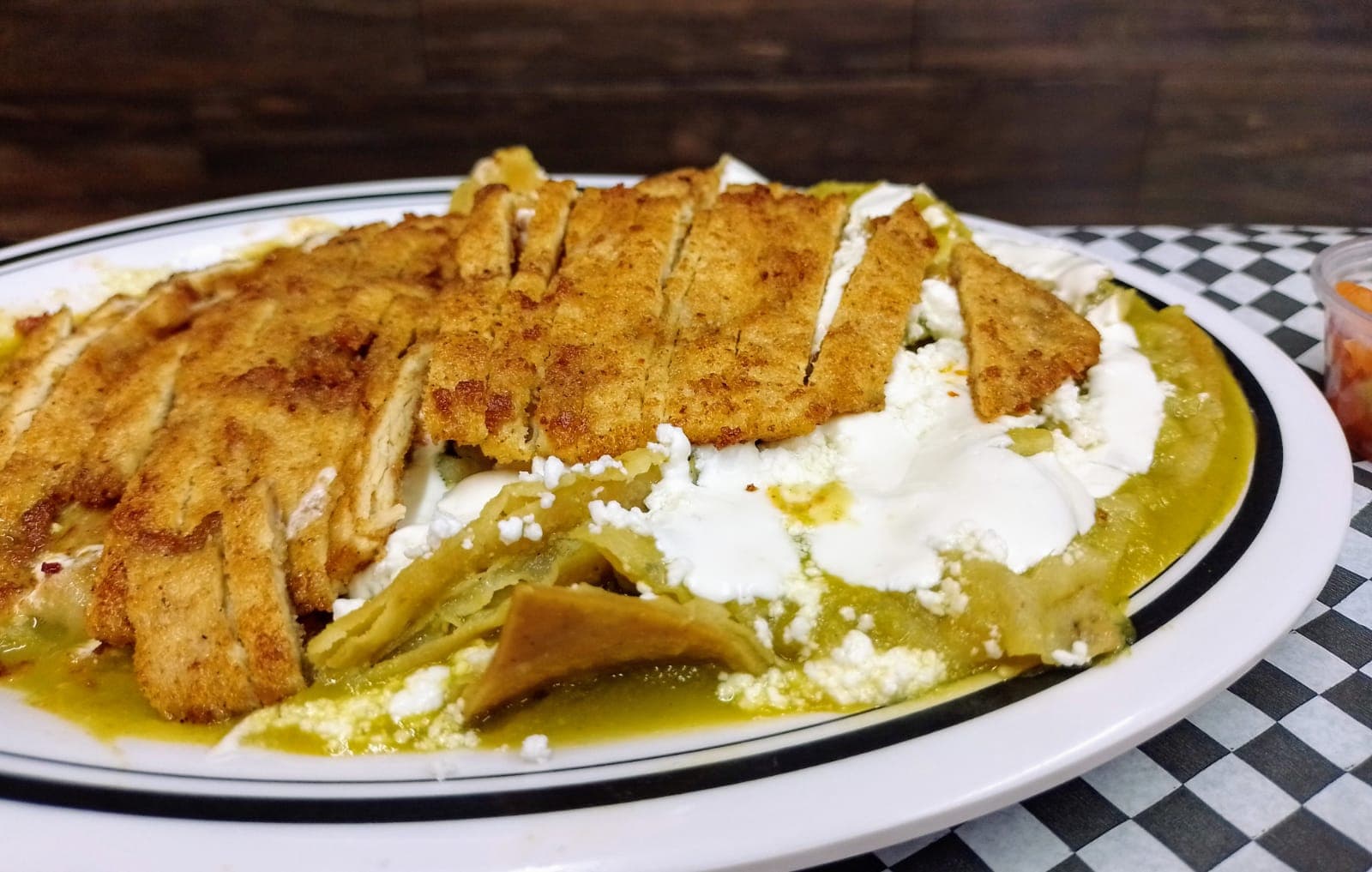 Chilaquiles con Pollo (Empanizado)