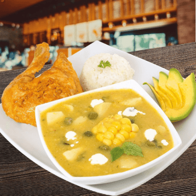 Combo Sopita De Ajiaco + Bandeja + Bebida 250 ml