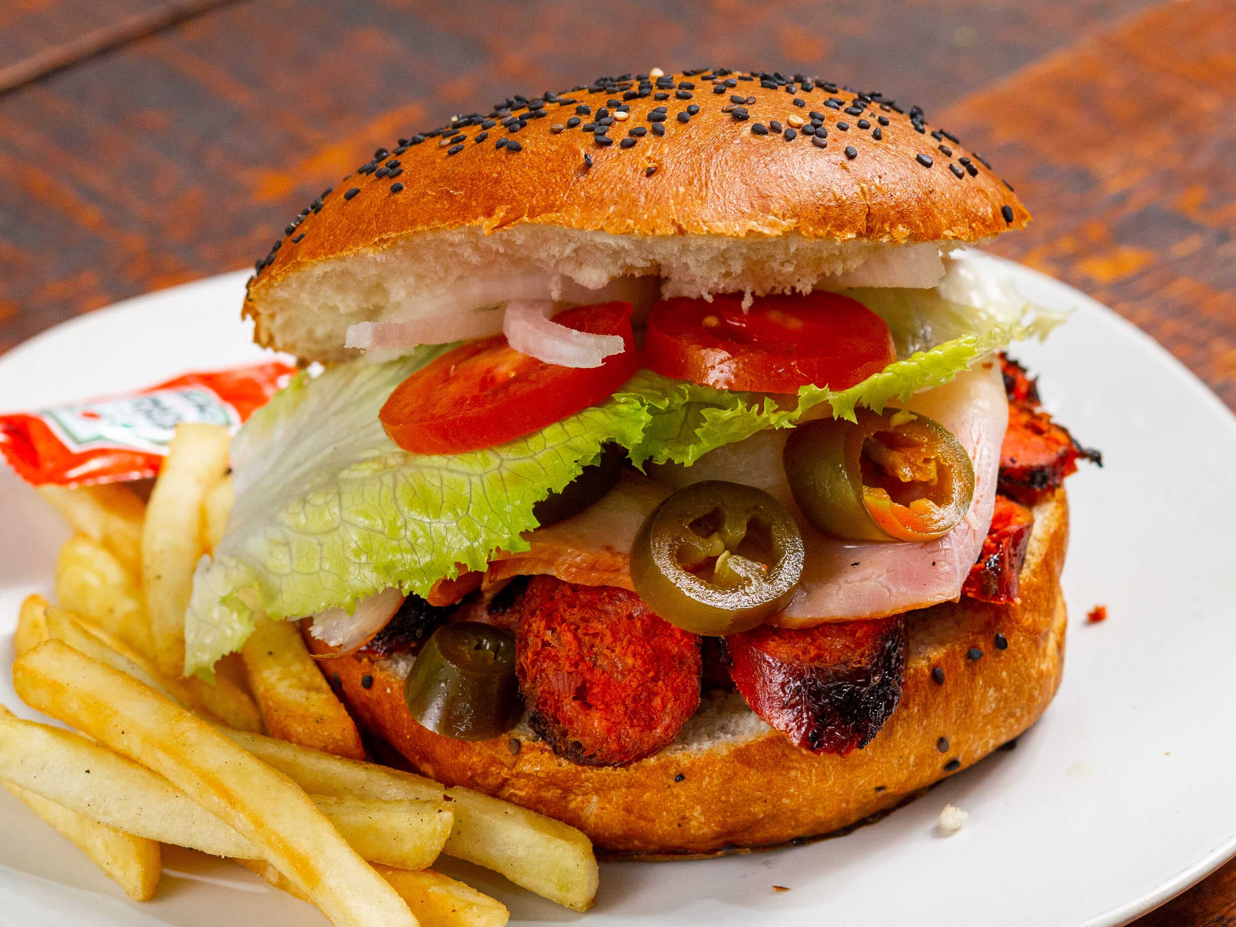 Hamburguesa Chorizo y Piña Jalapeño