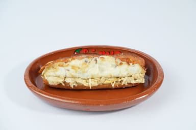 Torta de Pollo con Queso Oaxaca