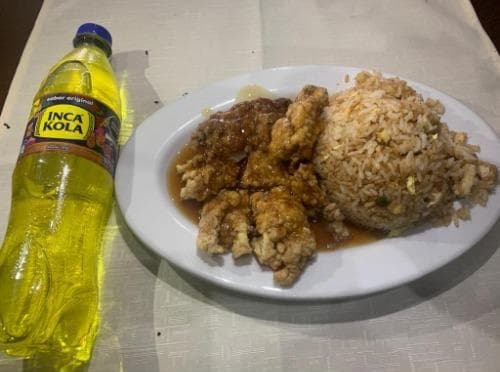 Chi Jau Kay con Inka Kola de 500 ml