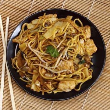 Chow Min con Pollo
