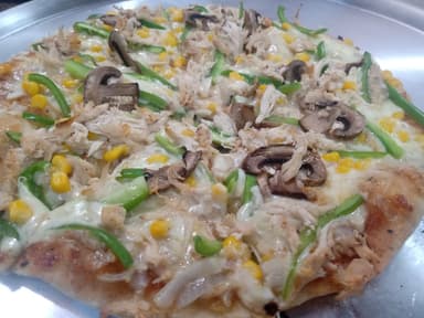 Pizza Pollo con Vegetales Pequeña
