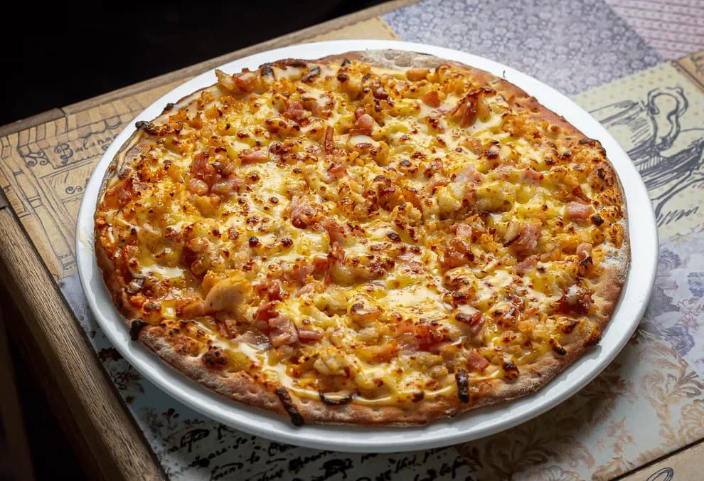 Pizza Pollo Tocineta y Miel Mostaza