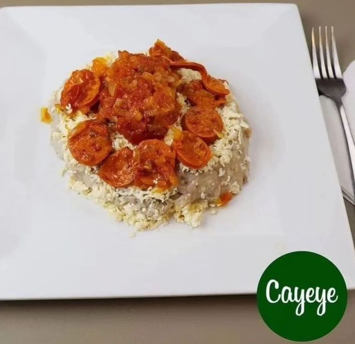 Cayeye Mediano con Hogao Chorizo