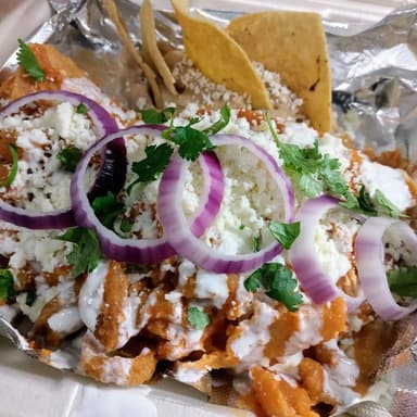 Chilaquiles en Salsa de Chicharrón