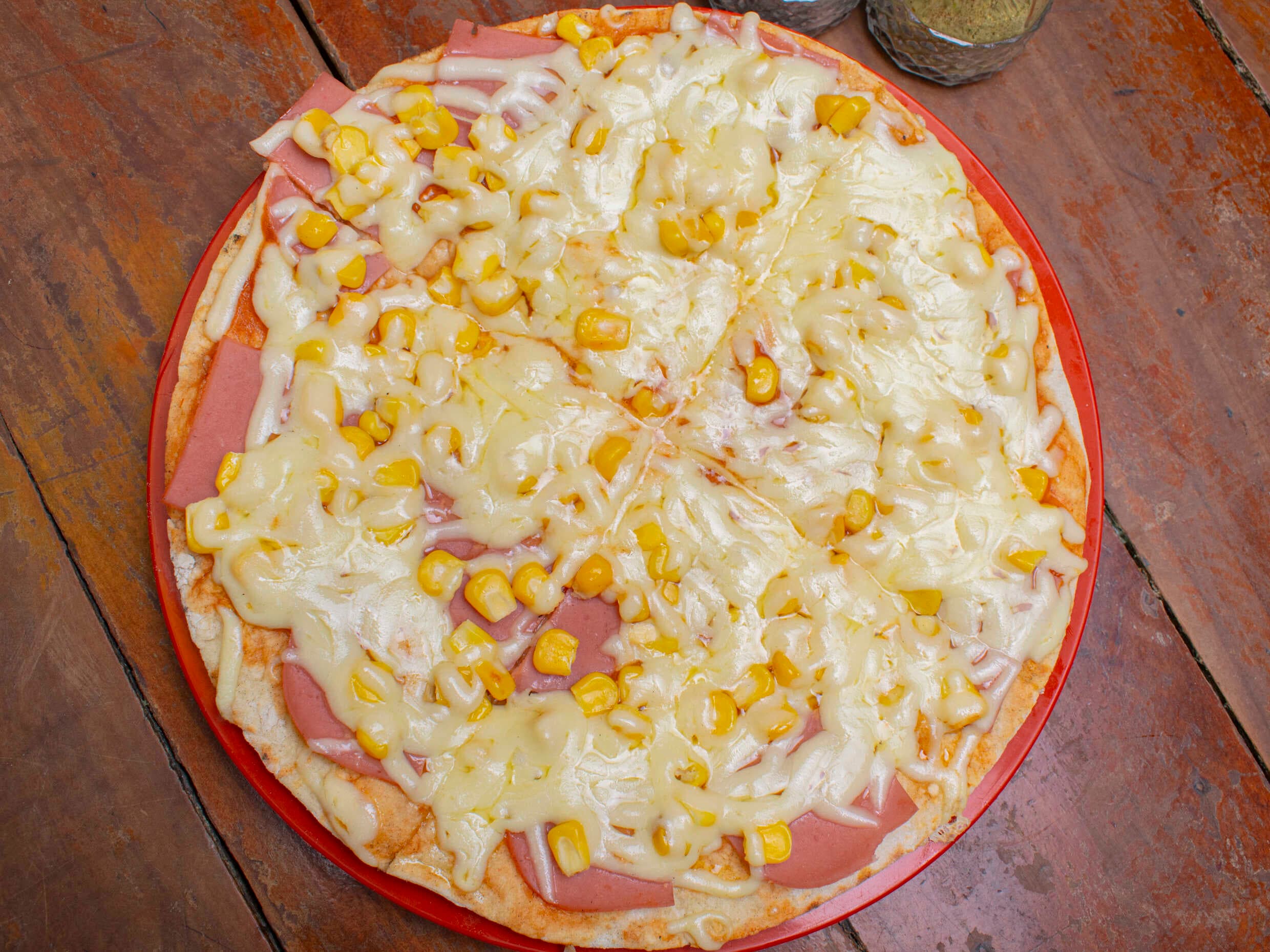 Combo-Pizza Familiar Jamón Maiz + Gaseosa Gratis