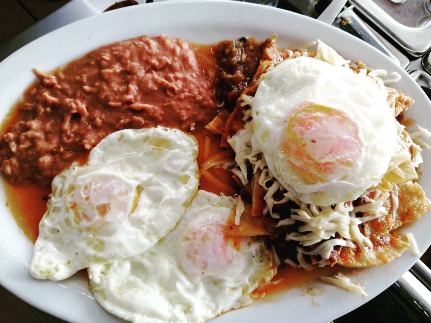 Chilaquiles Verdes con Huevo estrellado
