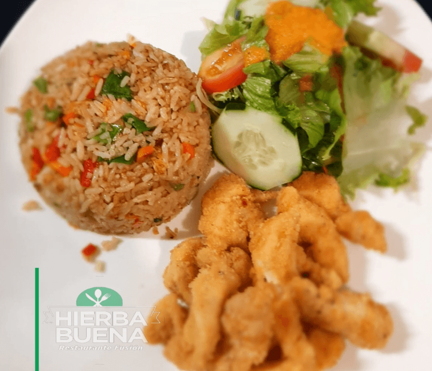 Arroz Yakimeshi con Pollo