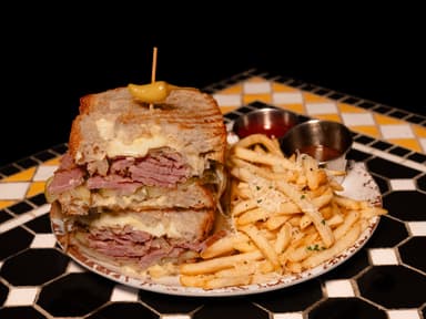 N.Y. Style Pastrami Sándwich