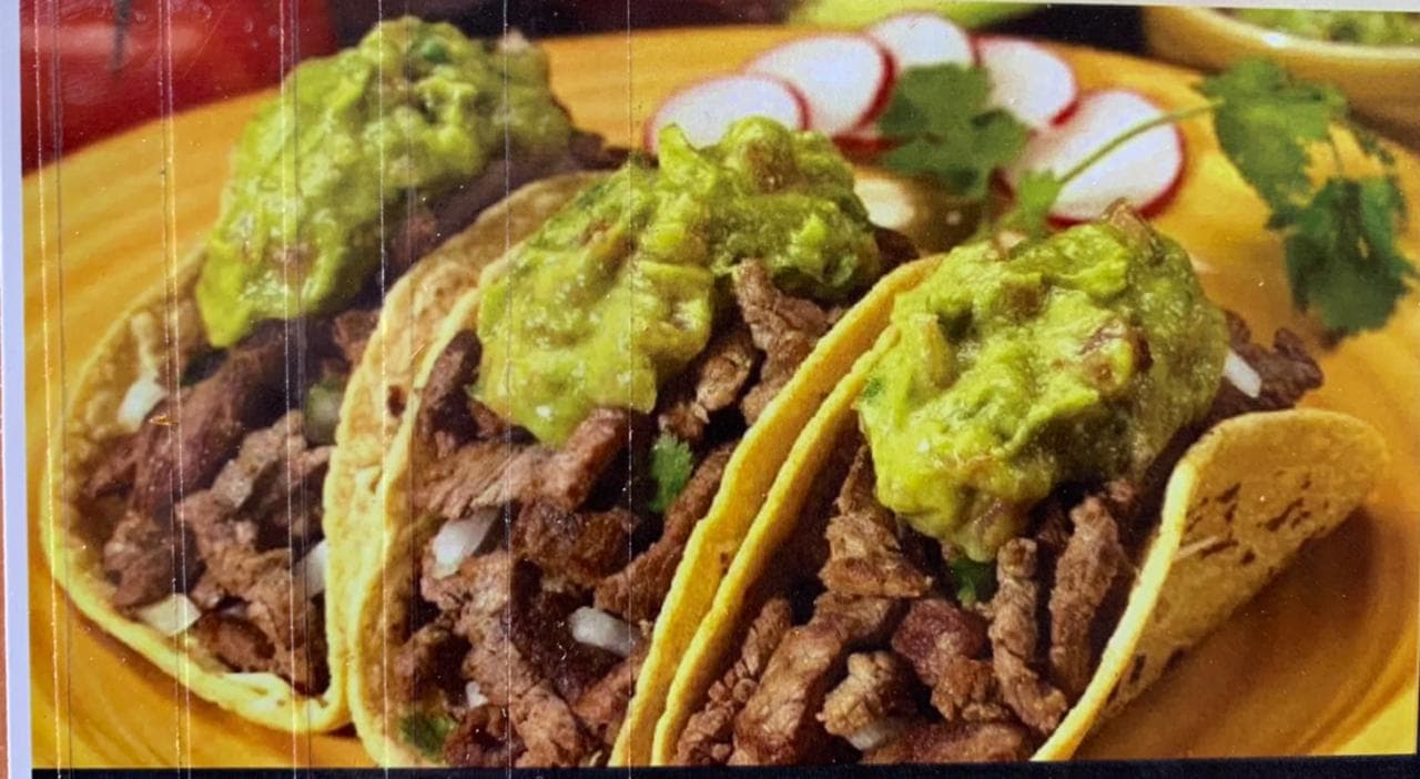 Tacos de Bistec de Harina con Aguacate