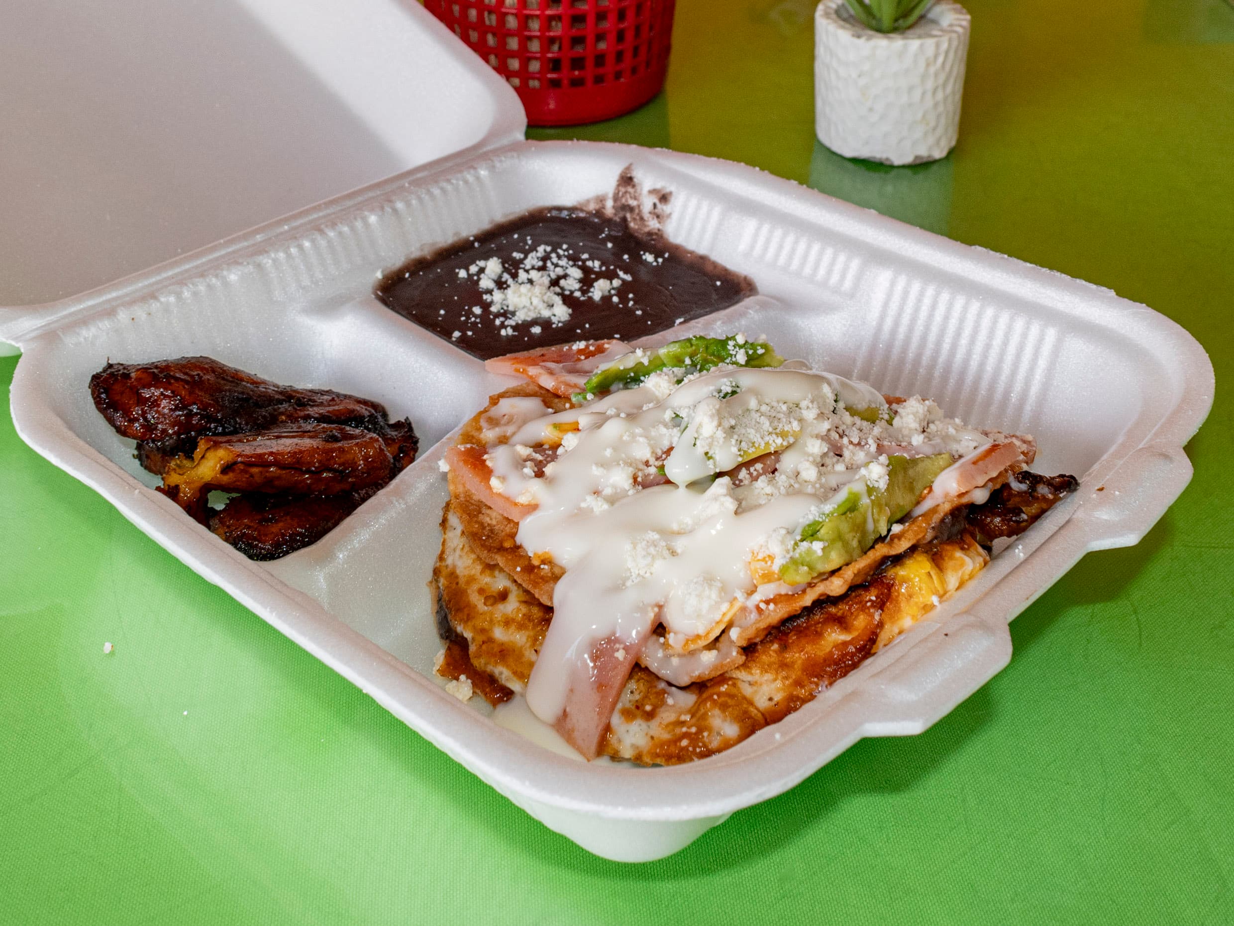 Huevos motuleños