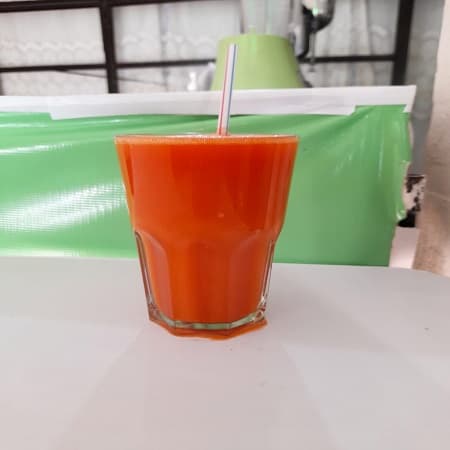 Medio Litro de Jugo de Zanahoria
