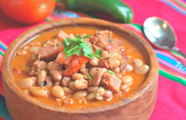 Frijol charro pastor y queso