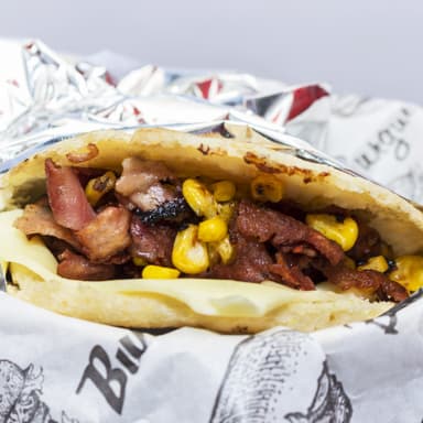 Arepa de Maíz y Tocineta