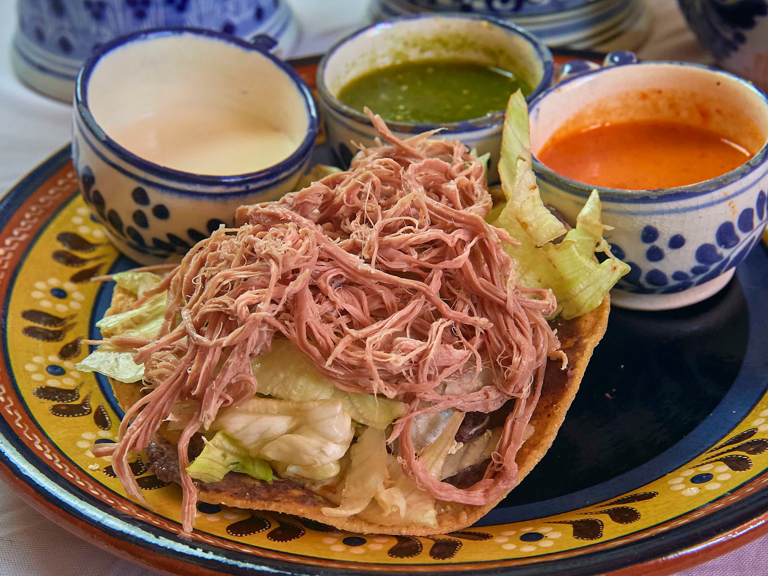 Tostada de carne de res