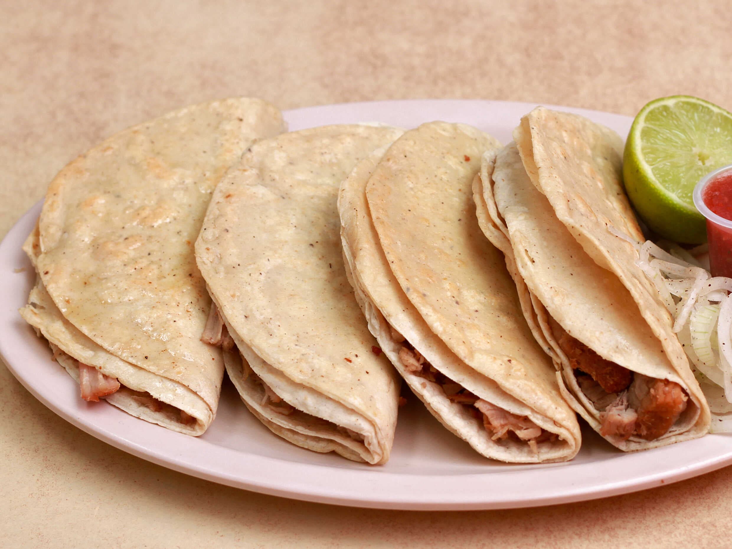 Taco Blando de Carnitas