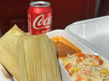 Combo 2 Tamales a Elegir + 2 Complementos + Bebida