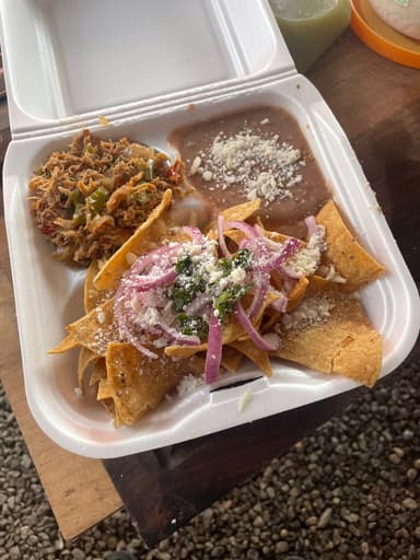 Chilaquiles + Guiso