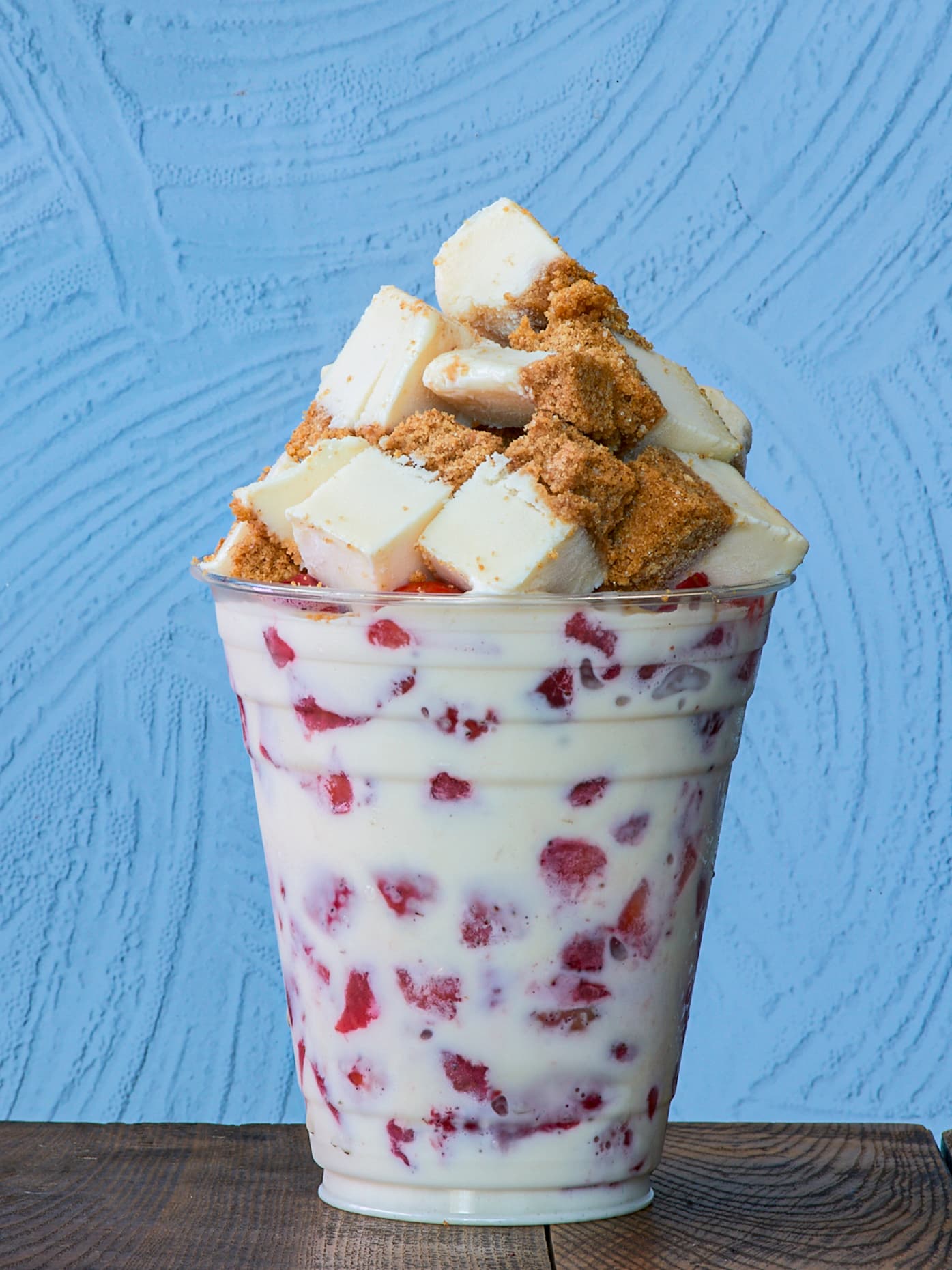 Fresas con Crema y Pay de Limon 12 Oz