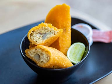 Combo: 2 Empanadas de Pollo + 1 Gaseosa 250ml