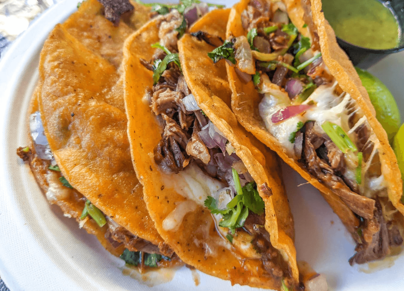 Taco Dorado de Birria con Queso