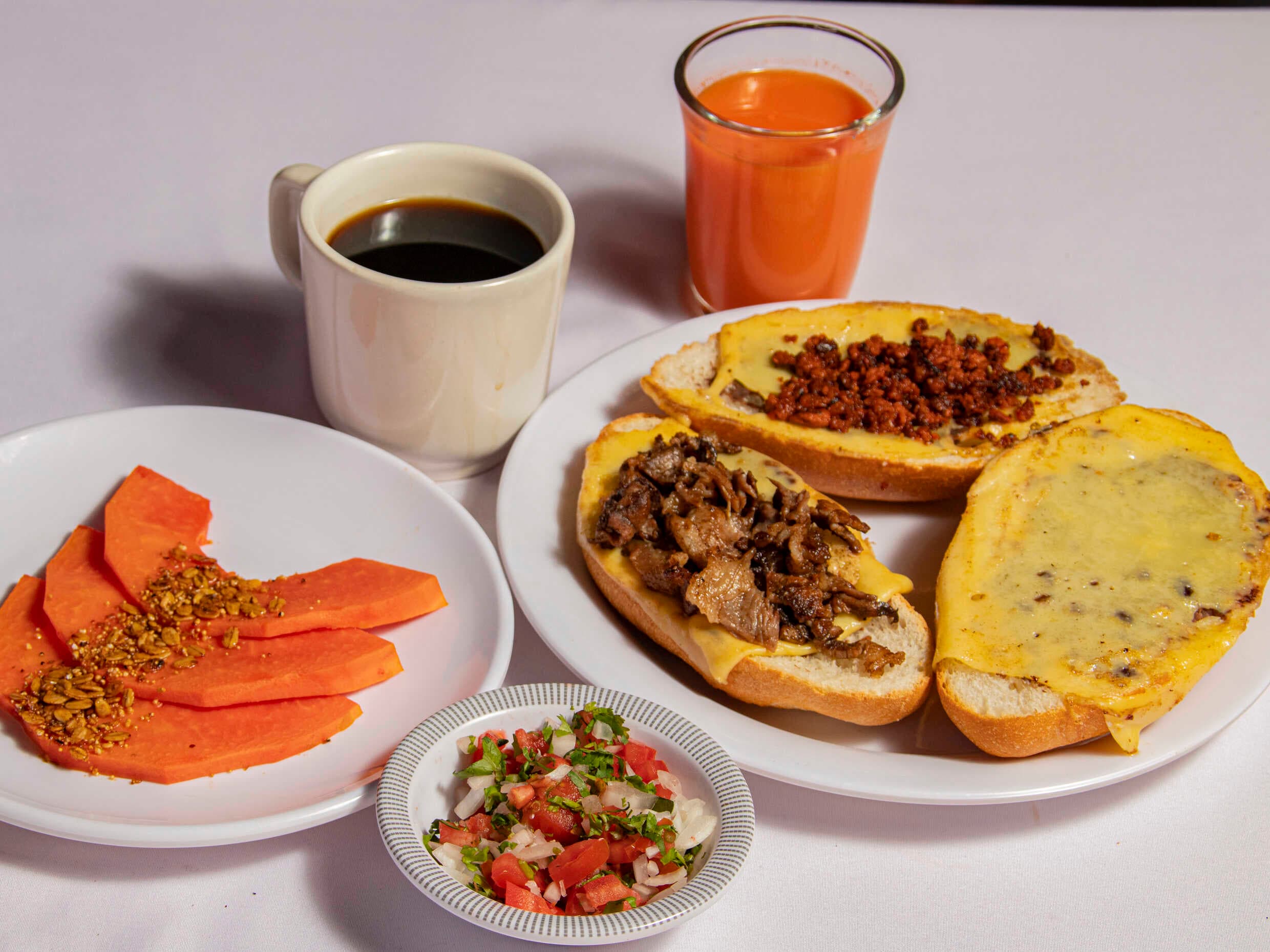Desayuno de Molletes