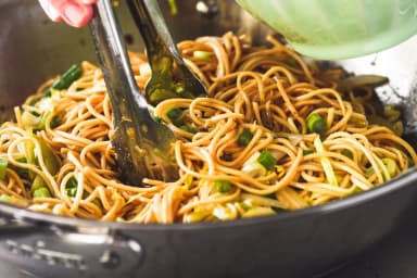 CHOW  MEIN  (ESPAGUETI)
