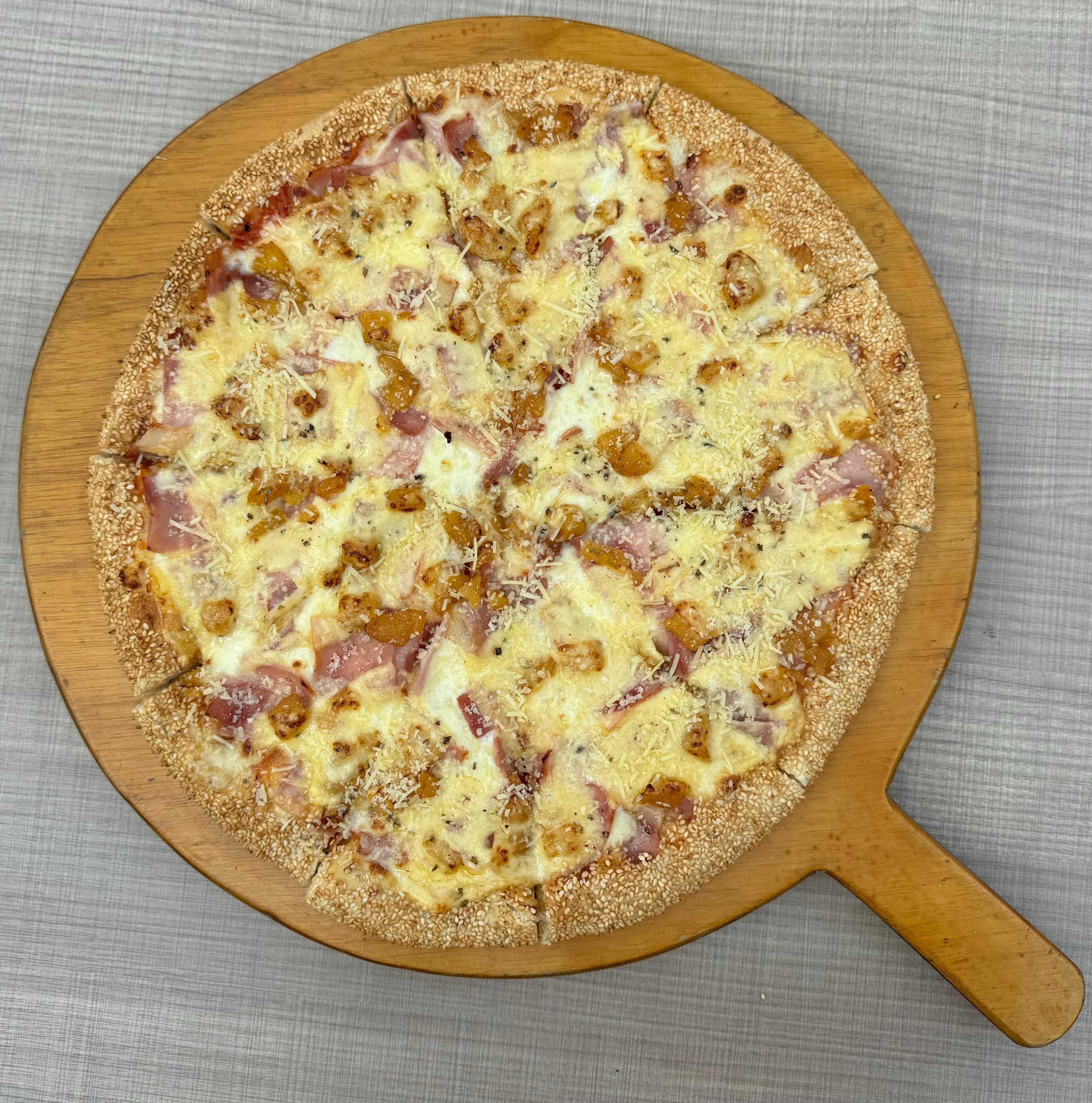 Pizza Gourmet Hawaiana + Tocineta + 3 Quesos 25 Cm