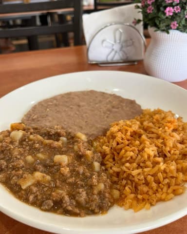 Platillo de 1 Guiso+2 Guarniciones