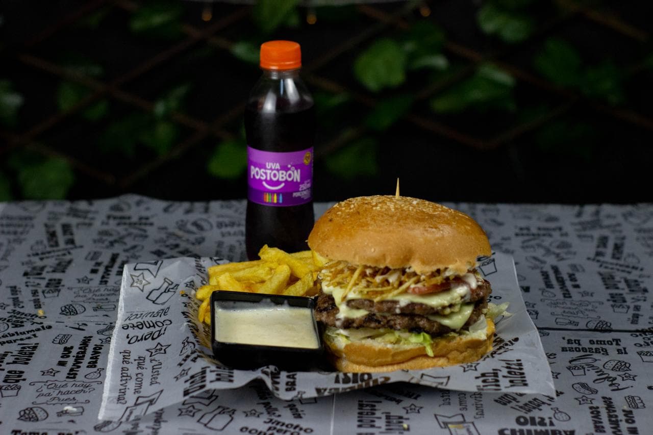 Combo Hamburguesa Angus Sencilla, Papas y Bebida