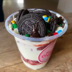 1 Fresas con Crema 12 Oz + 1 Boli Fresas con Crema
