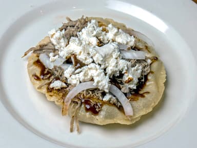 Panuchos de Mole