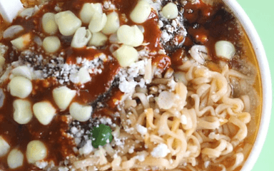 Esquites (10 oz) + Maruchan con Esquites