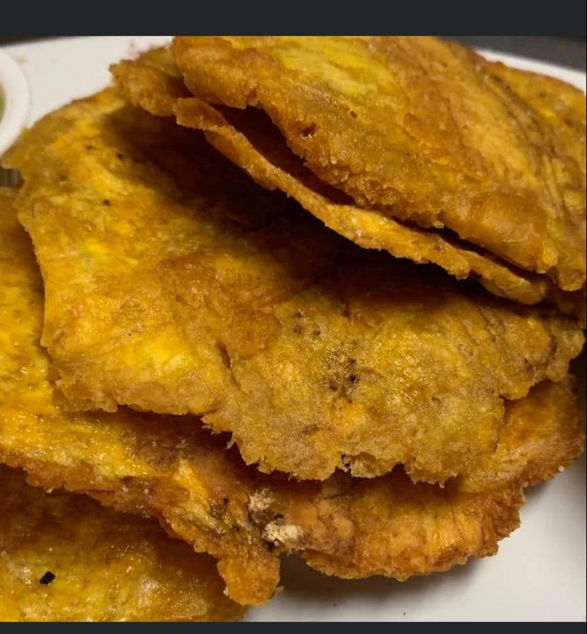 Patacones con Frijoles o Guacamole