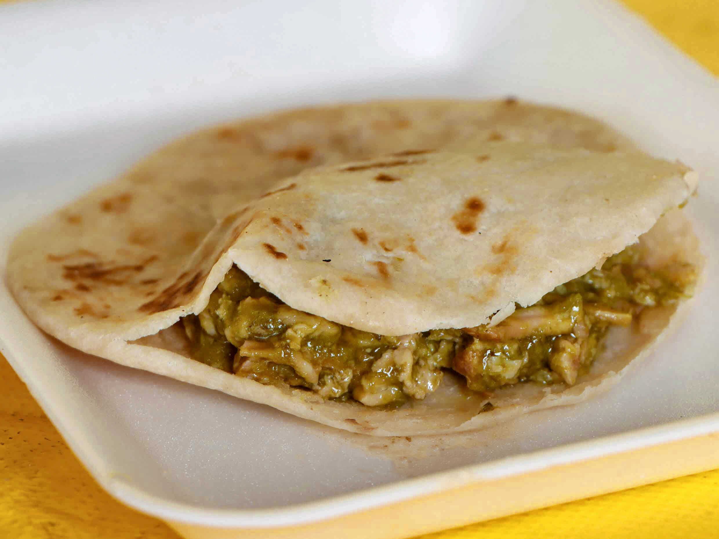 Gordita de Rajas con Queso
