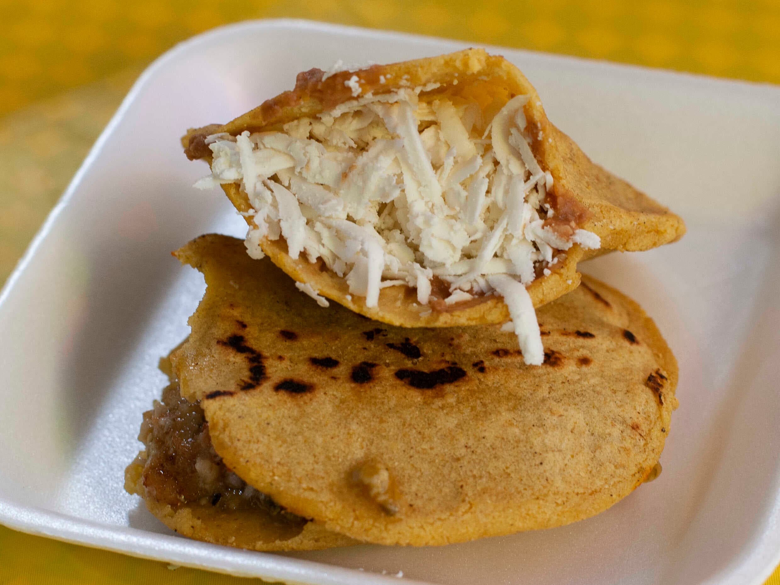 Gordita de Frijolito con Queso