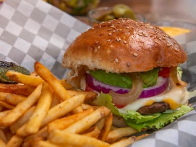 Combo Hamburguesa, Papas, Agua Fresca