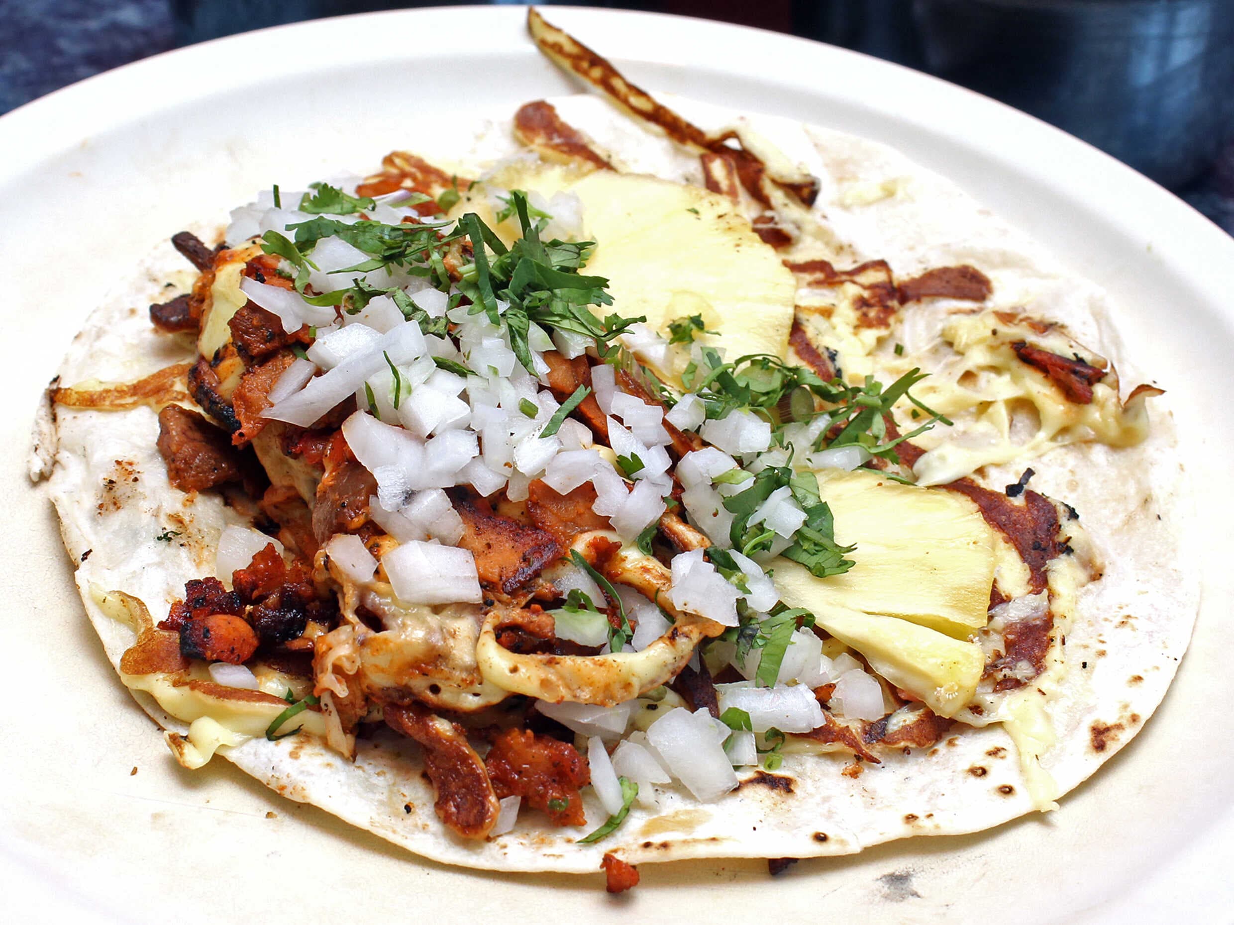 Pastor con Queso en Tortilla de Maiz